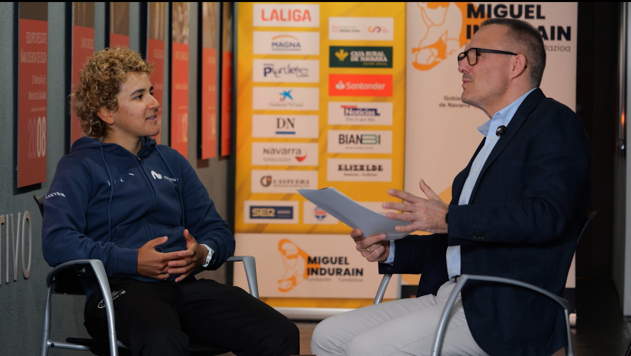 Entrevista con Paula Ostiz, del arco&iacute;ris al desaf&iacute;o mundial: la joya navarra que ya mira a la &eacute;lite